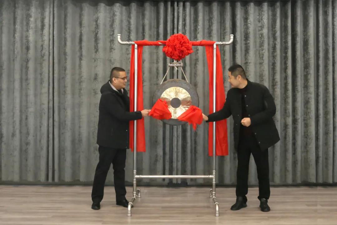 敲锣.jpg